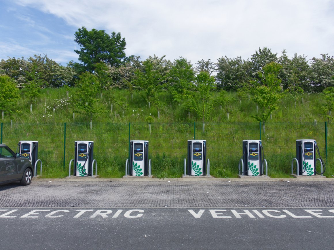 BP хочет выкупить у Tesla сеть зарядных станций для электромобилей