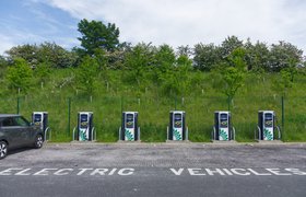 BP хочет выкупить у Tesla сеть зарядных станций для электромобилей