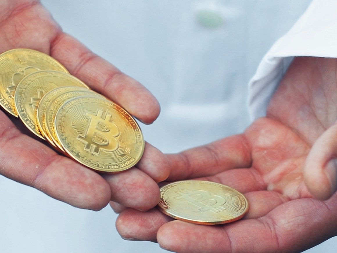 Одна из крупнейших авиакомпаний мира начнет принимать биткоины к оплате