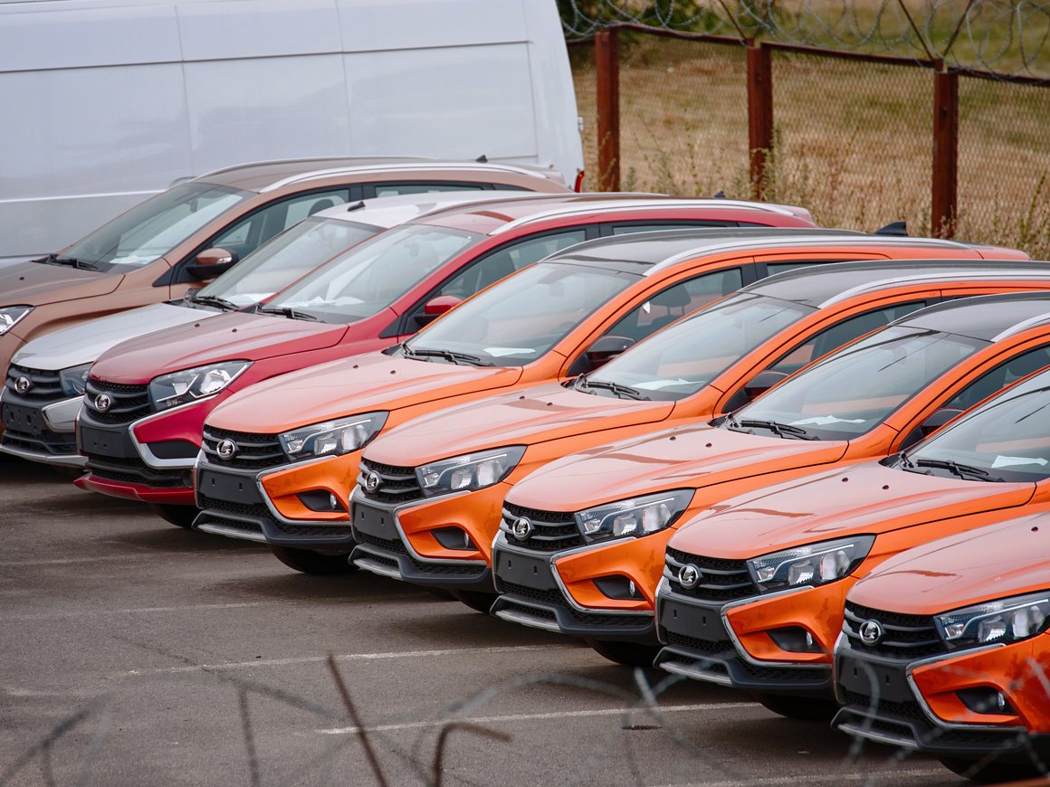 Продажи Lada Granta в октябре достигли исторического максимума с начала производства модели