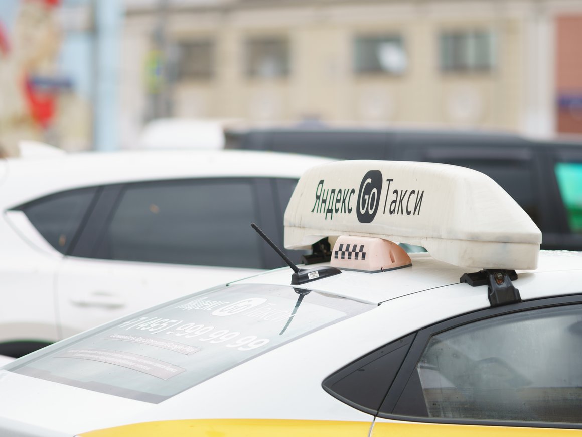 Пользователи пожаловались на сбои в работе Uber и «Яндекс Go»
