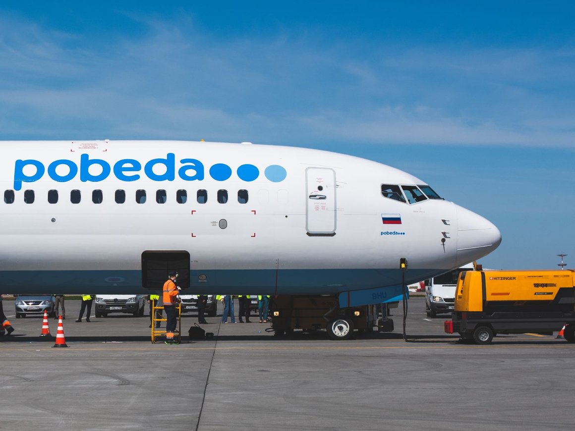 «Победа» запретила в полете слушать музыку и смотреть видео без наушников