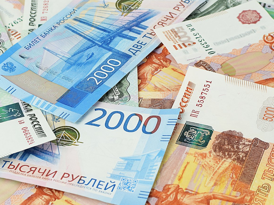 Опрос показал, что с февраля больше половины компаний подняли зарплаты сотрудникам