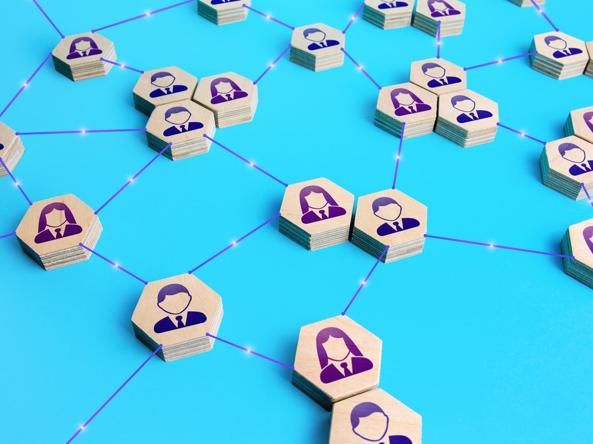 «Представьте себе корпорацию без CEO»: Почему концепция DAO набирает популярность в деловом мире