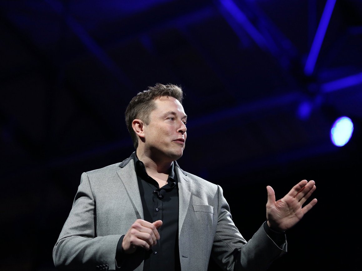 Илон Маск продал акции Tesla еще на $973 млн