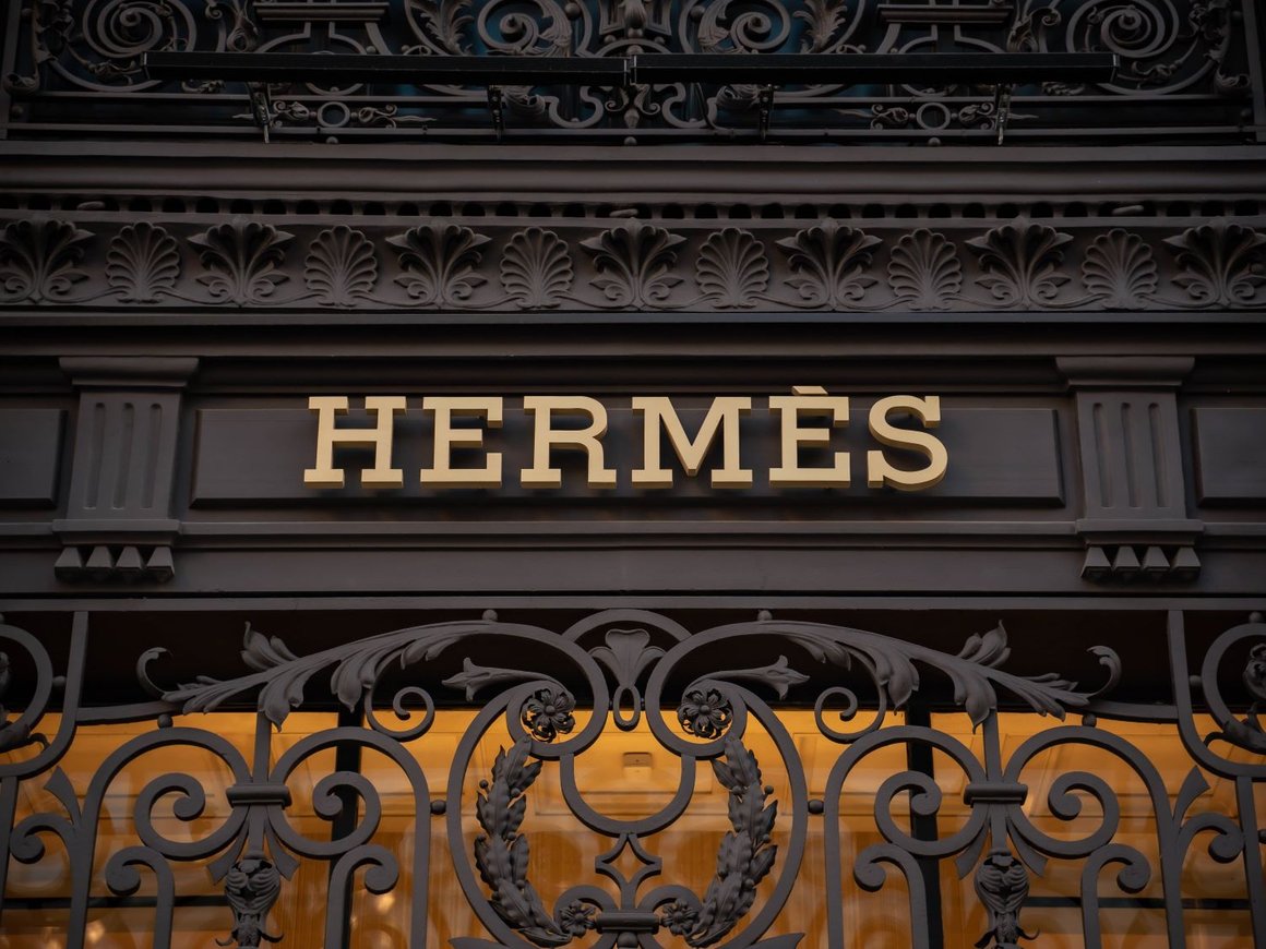 История Hermès: люксовый бренд, который «продает время»