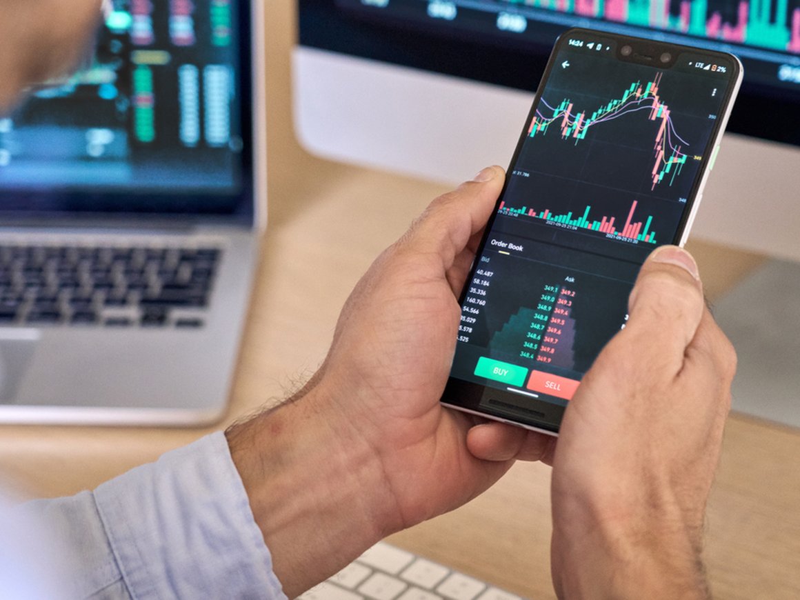 Брокер БКС откроет внебиржевые торги замороженными активами