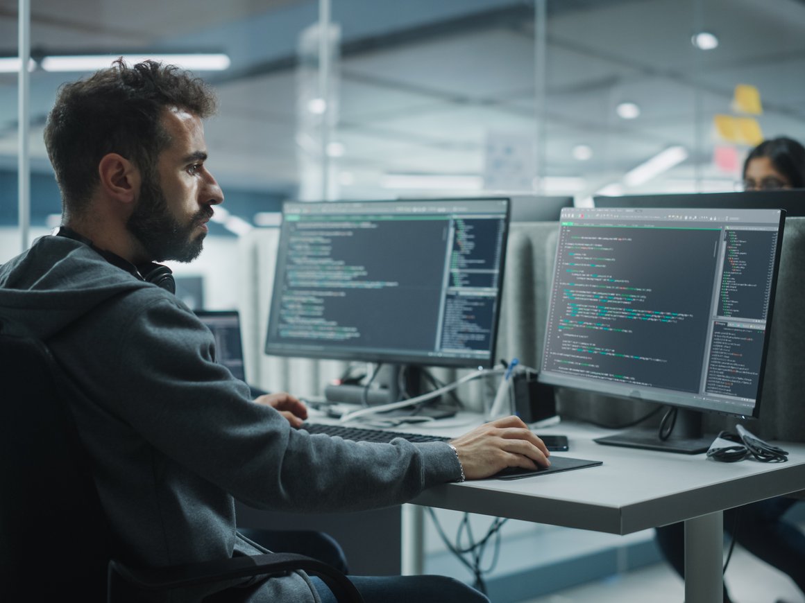 В России дефицит специалистов в сфере кибербезопасности идет на десятки тысяч — «Сбер»