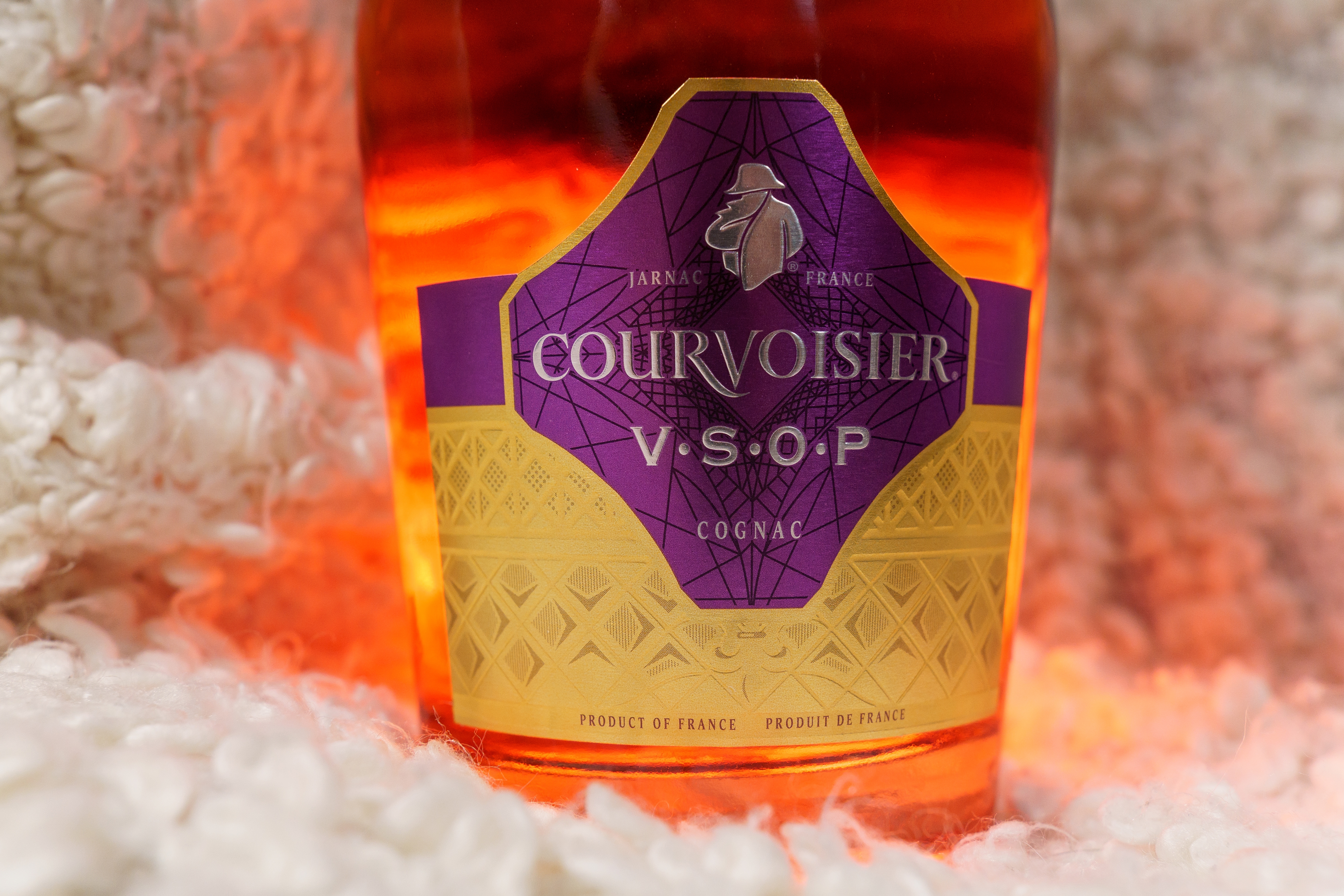 Японская Beam Suntory продала бренд коньяка Courvoisier за $1,2 млрд