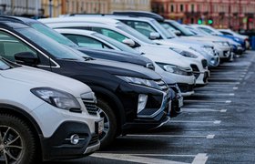 Продажи автомобилей в России в марте рухнули почти вдвое