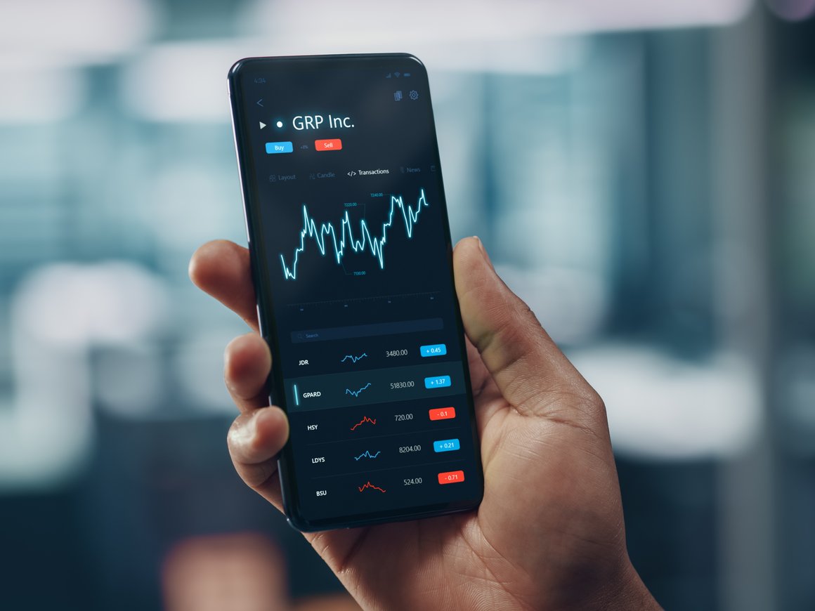 Финансист ЦСР назвал удачное время для покупки российских акций