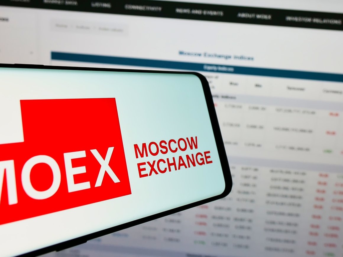 Число инвестирующих на Мосбирже физических лиц достигло 22,9 млн