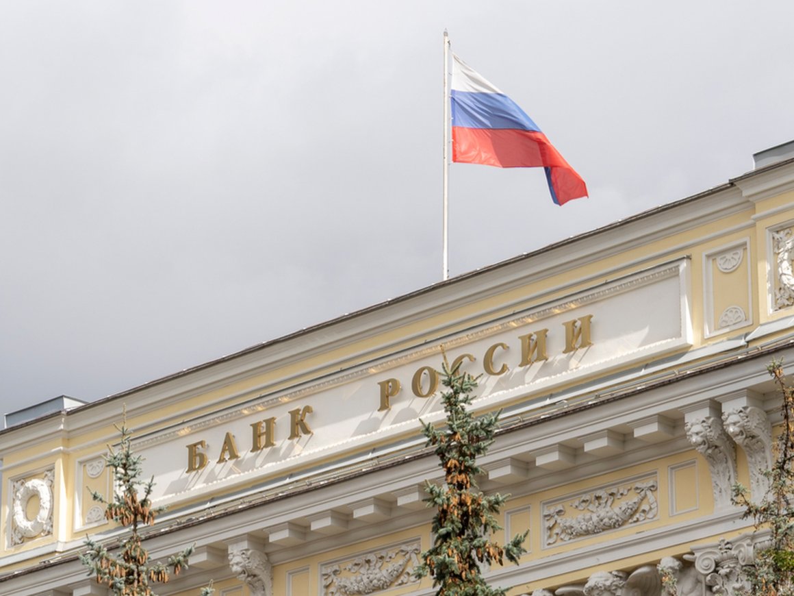 Банк России остановил покупку валюты на внутреннем рынке после обвала рубля