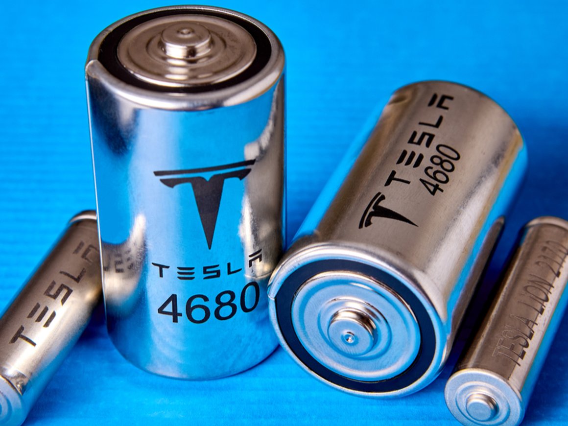 Panasonic начнет массовое производство аккумуляторов для электромобилей Tesla в 2023 году