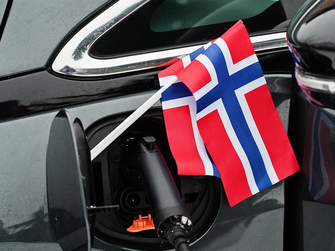 В Норвегии почти все ездят на электромобилях. Почему это проблема для страны?