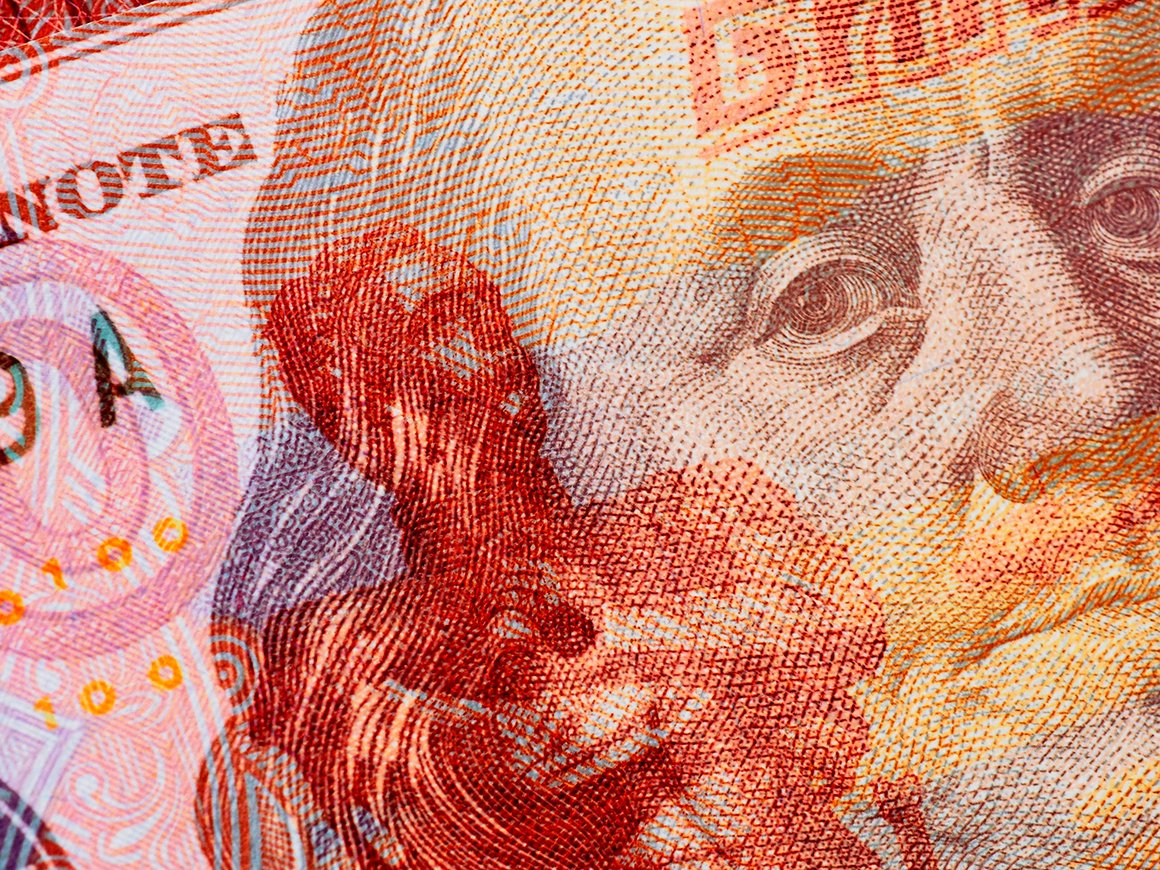 «Может затянуться на месяцы»: почему рубль падает и ждать ли доллар за 120