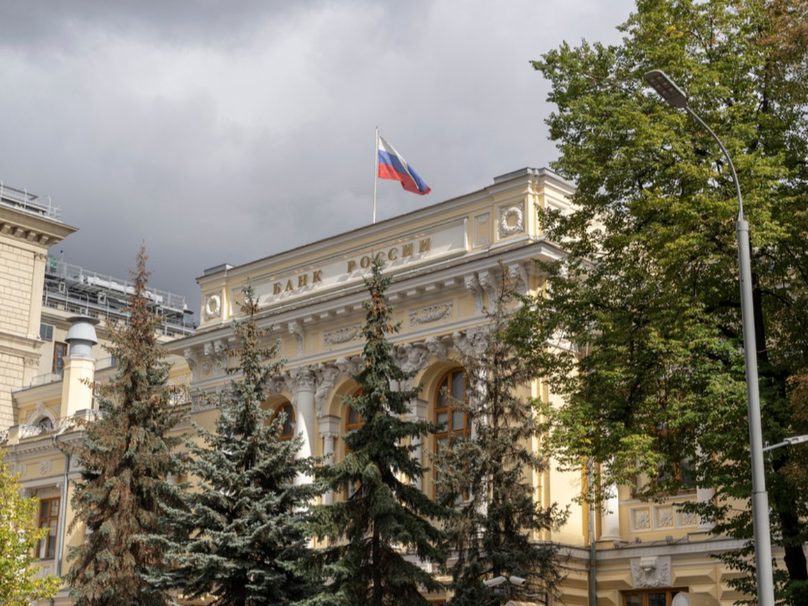 РБК: банки получили рекомендации ЦБ РФ установить разные курсы для импортеров и остальных компаний