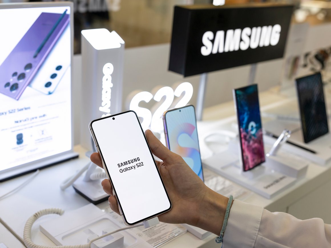 Чистая прибыль Samsung упала на 40% в третьем квартале 2023 года