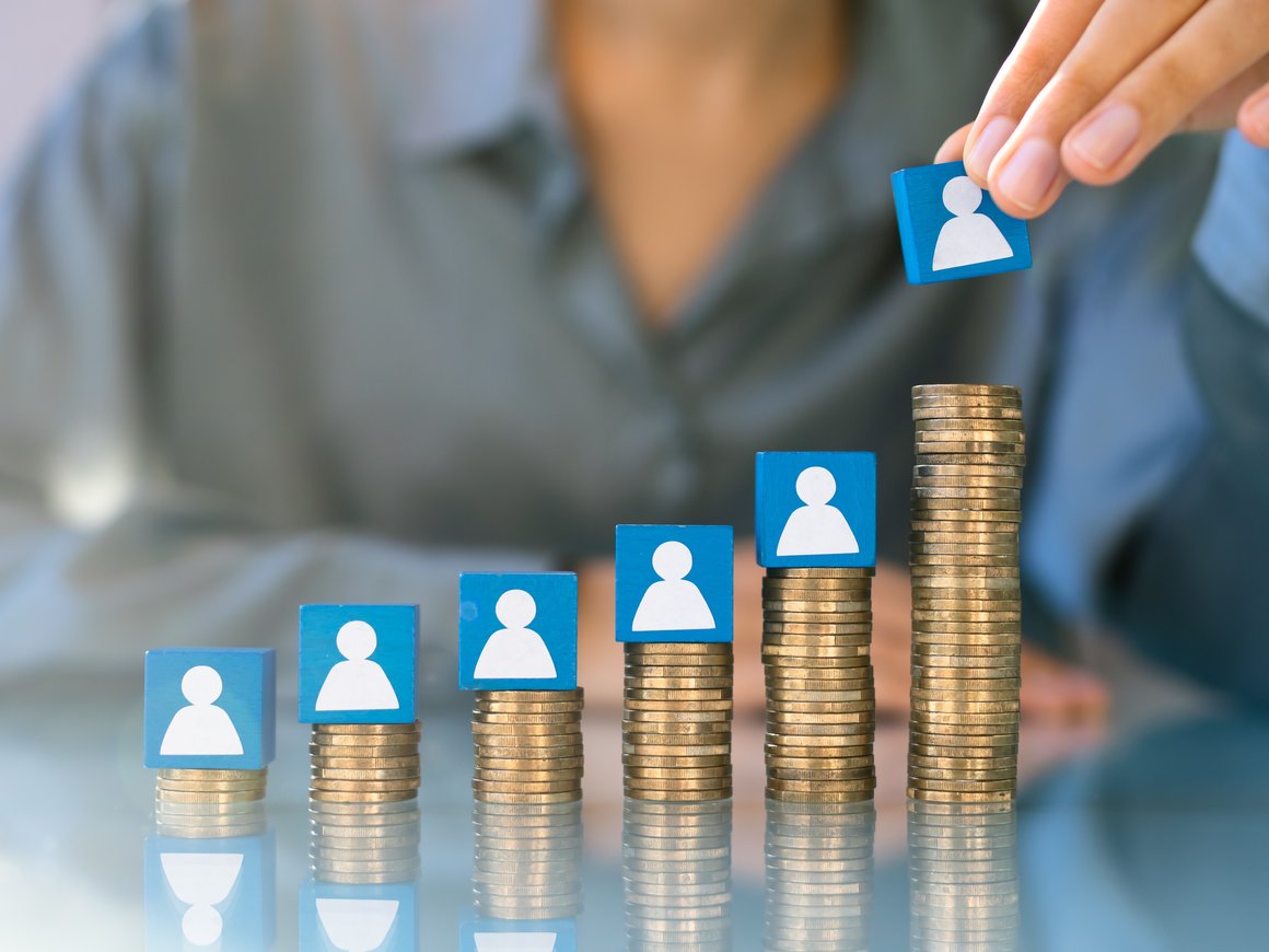 Минэк спрогнозировал рост зарплат, Neuralink готова тестировать Blindsight на людях: главное 18 сентября