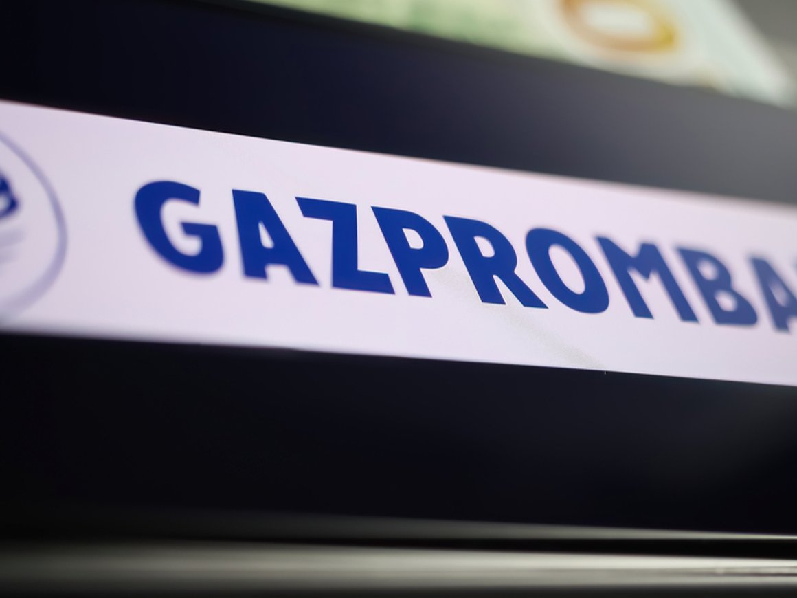 «Газпромбанк» попросил клиентов не проводить международные переводы в долларах США с 27 января