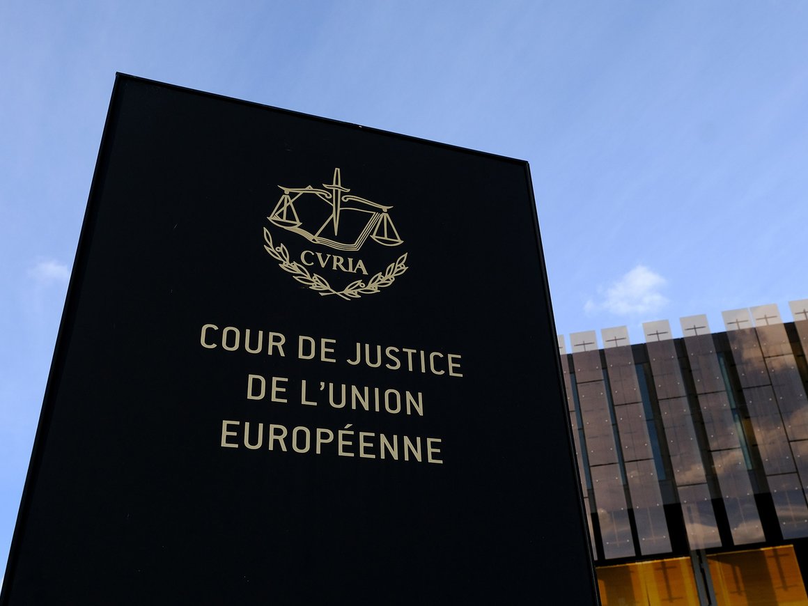 Европейский суд отклонил иски «Т-Банка», «Росбанка» и Дерипаски о снятии с них санкций