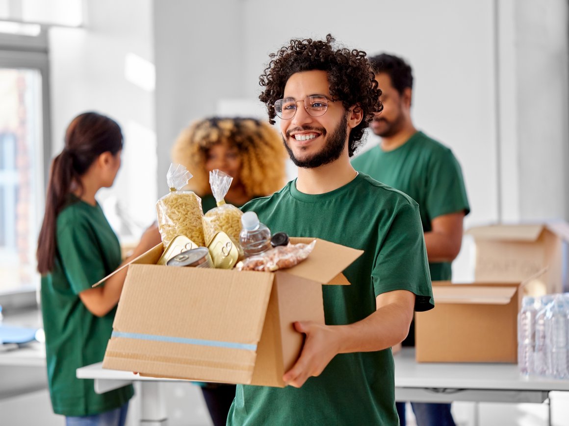 Маркетплейсы начали обсуждать передачу нераспроданных товаров на благотворительность