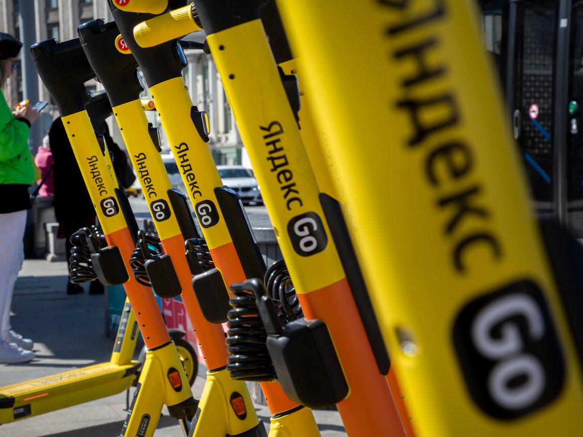 «Яндекс Go» оштрафовал и заблокировал 120 тыс. пользователей за опасную езду на самокатах