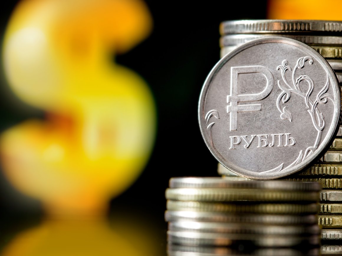Аналитики SberCIB спрогнозировали доллар по 72 рубля к концу первого квартала