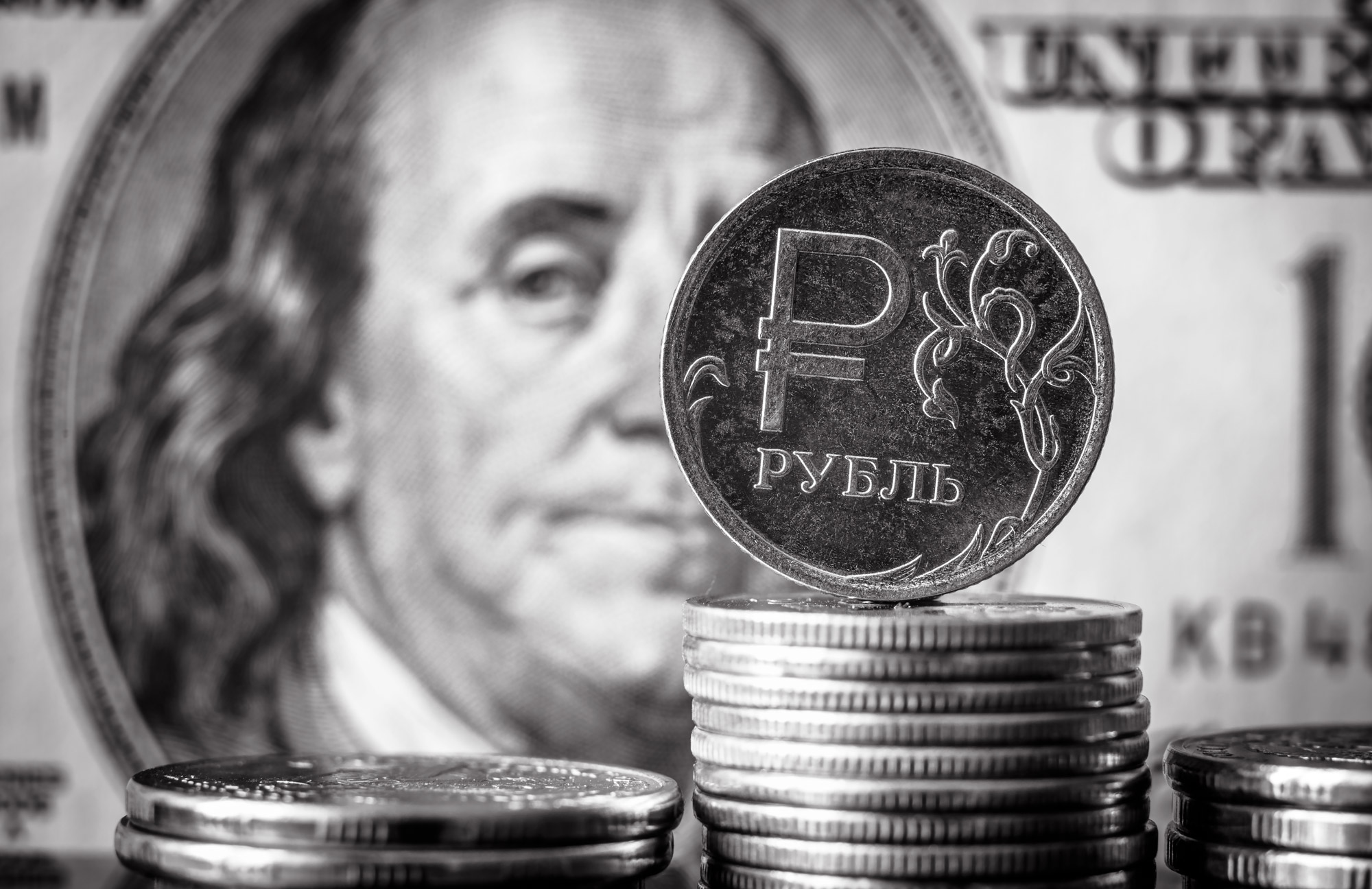 FT связала укрепление рубля с освобождением властями России американского учителя