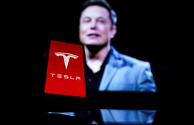 «Это очевидный шаг»: Илон Маск посоветовал Уоррену Баффетту инвестировать в Tesla