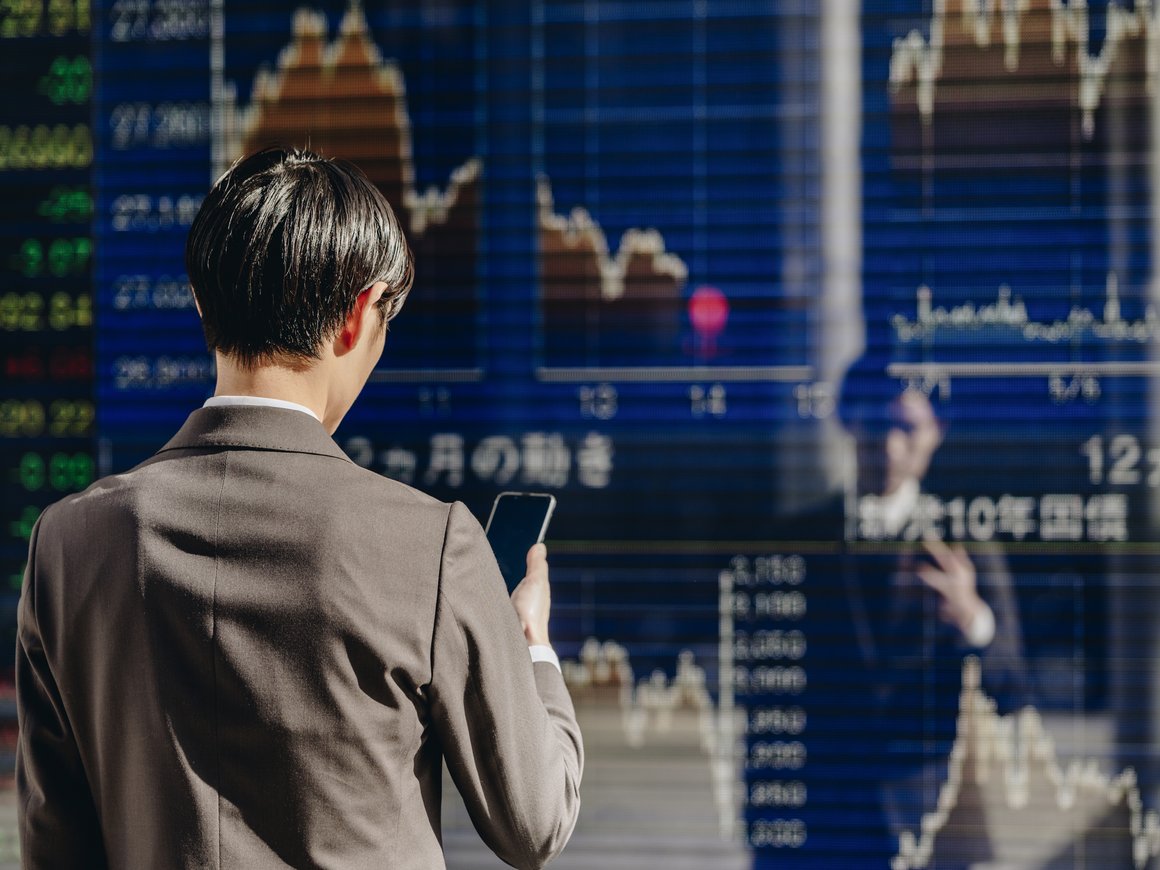 Японский фондовый индекс Nikkei поднялся до рекордного с 1990 года уровня