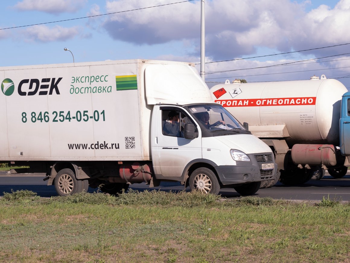 Российские предприниматели смогут отправлять в Казахстан грузы весом более 100 кг