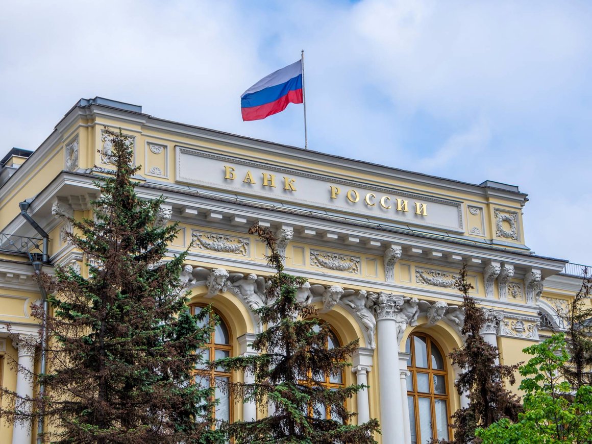 ЦБ в третий раз подряд оставил ключевую ставку 21%