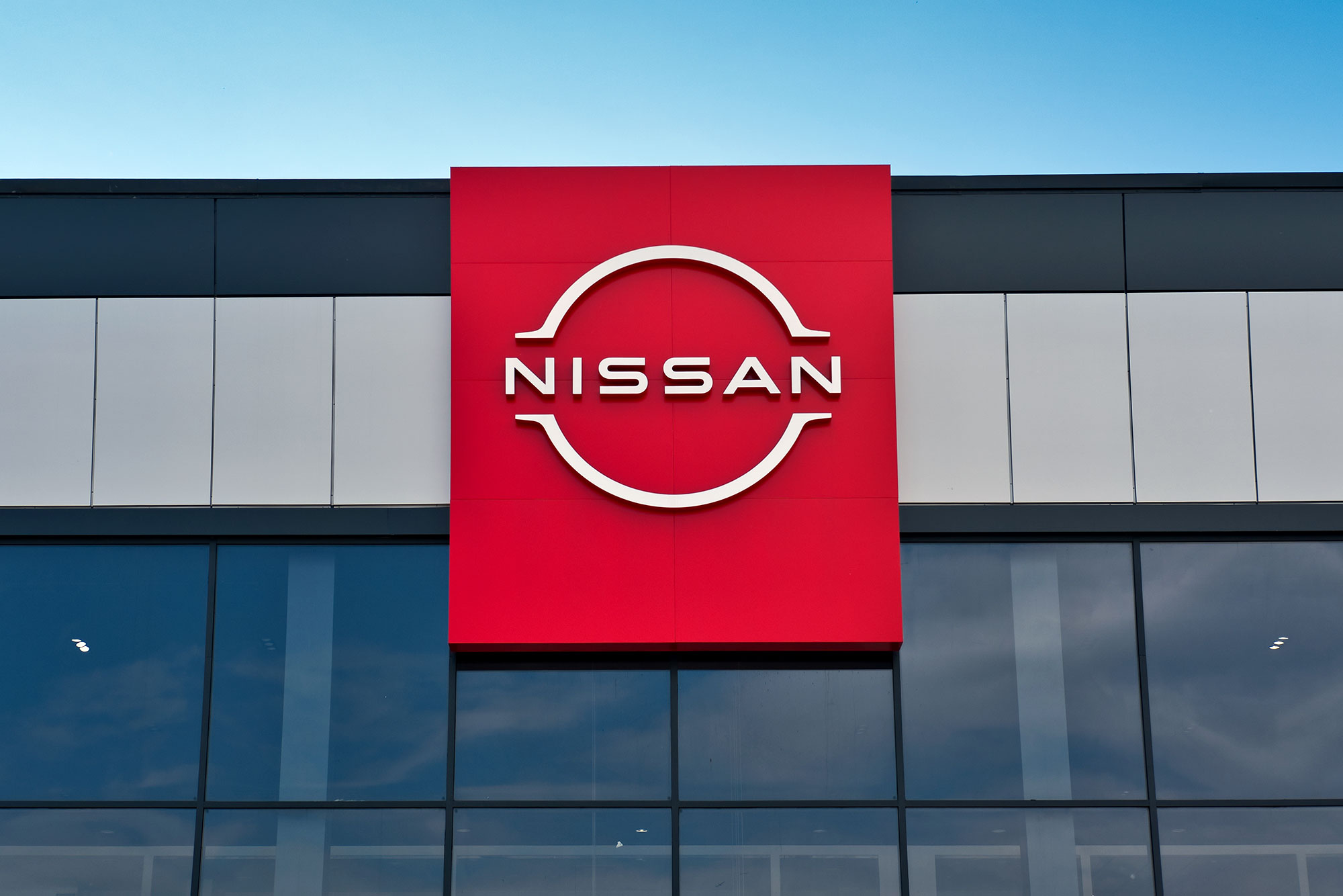 Nissan пытается стабилизироваться за чужой счёт. Компания просит отсрочку платежей у поставщиков