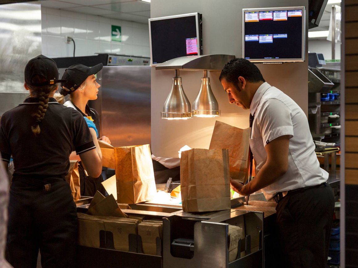 «Вкусно — и точка» подала заявку в Роспатент на регистрацию «Киберкотлеты»