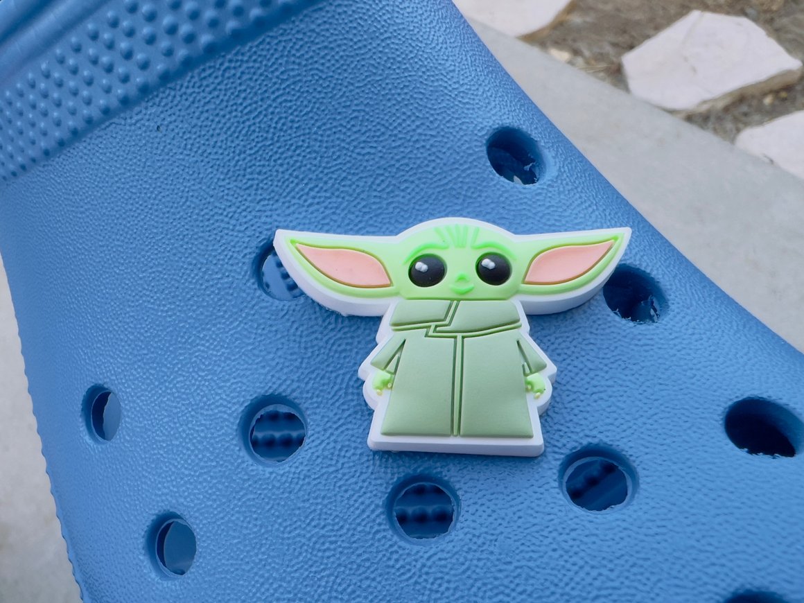 Магазины Crocs возобновят работу, а Bosch ищет покупателя на заводы в России: главные новости 22 августа