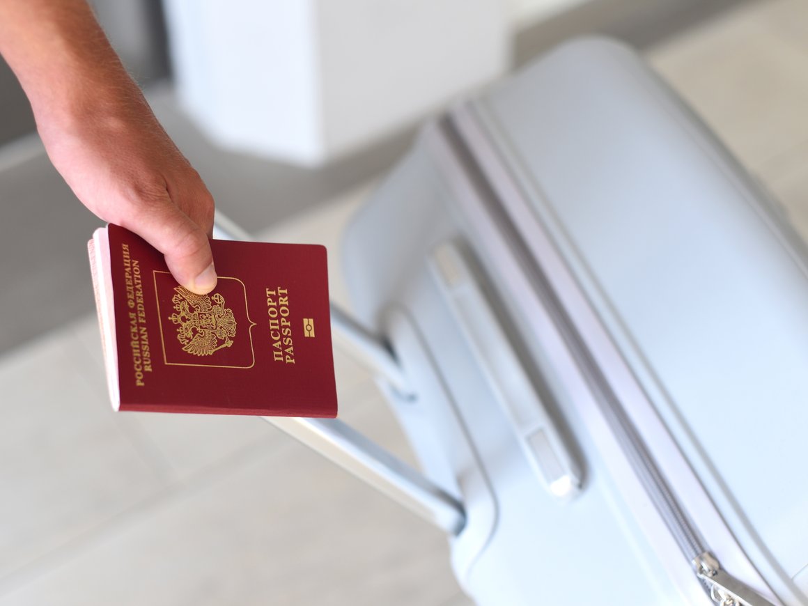 Лишь 4% россиян собрались в летний отпуск за границу — опрос