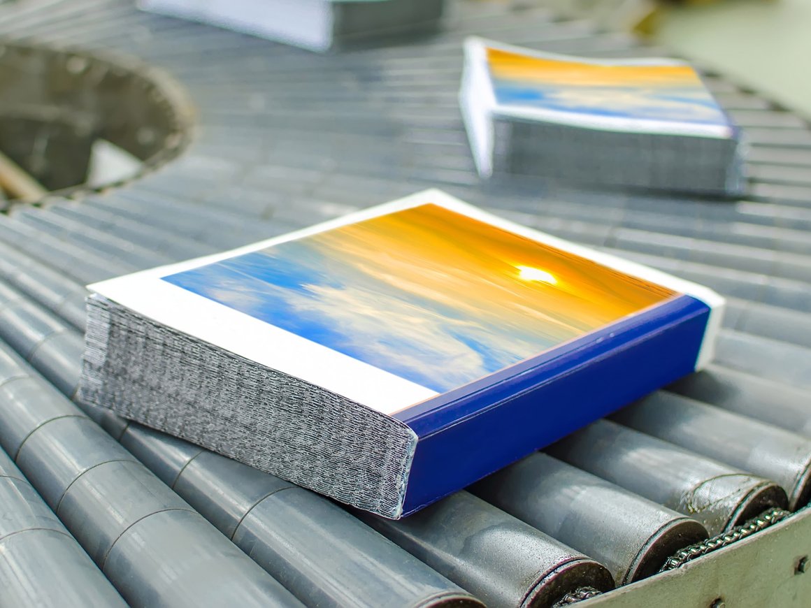 Крупнейшие издательства России столкнулись с нехваткой полиграфии для отделки книг