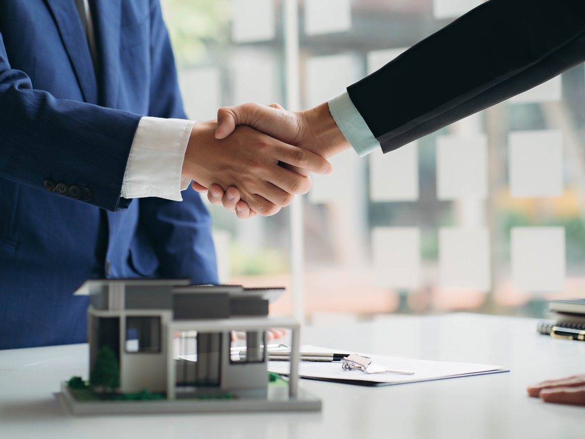 Девелопер «Самолет» решил приобрести банк