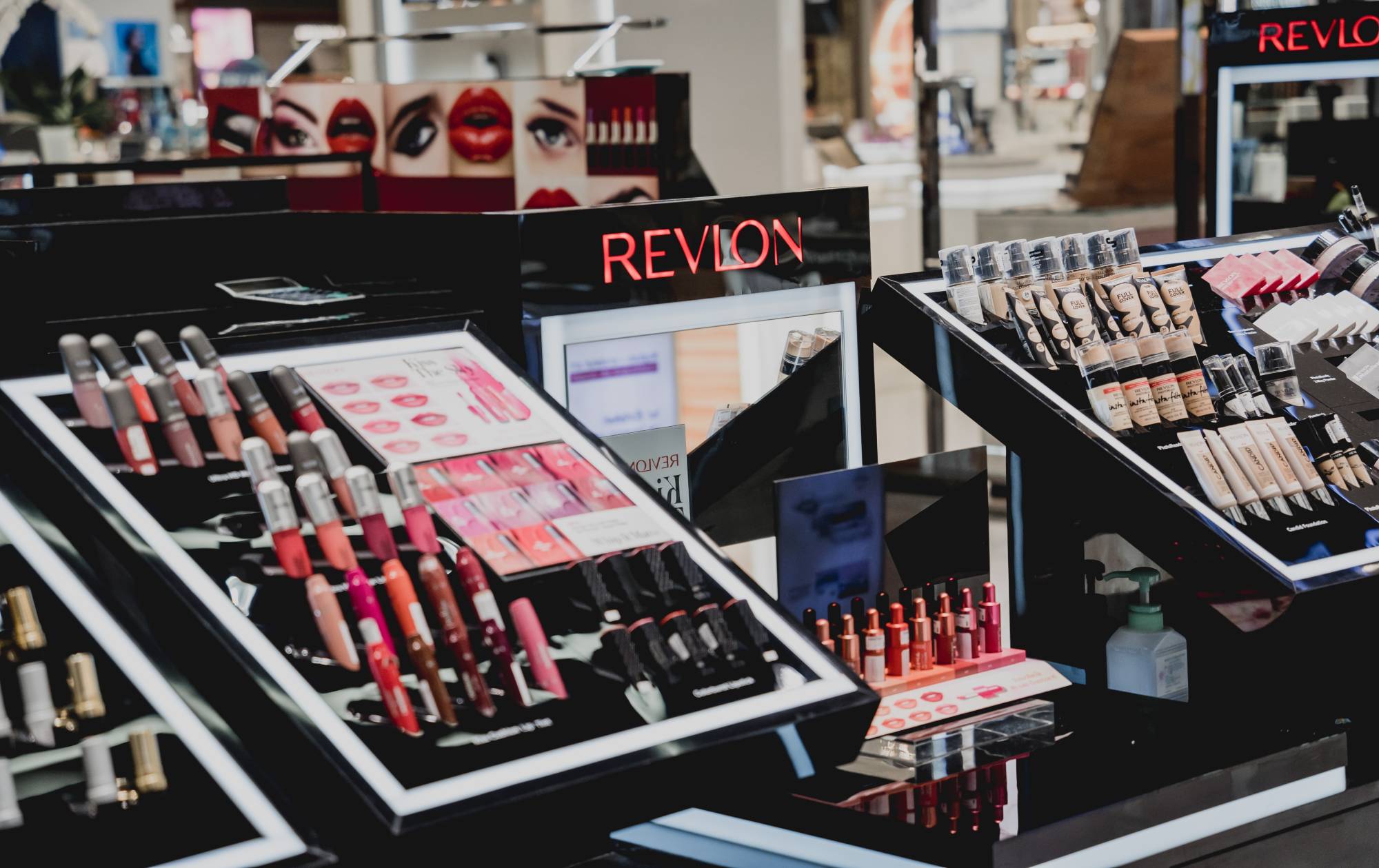 Американская Revlon подала три заявки на регистрацию брендов в России