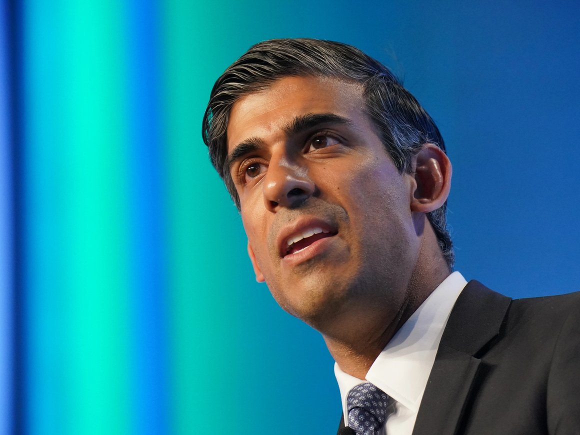 Премьер Великобритании опроверг наличие связей с пообещавшей уйти из России Infosys