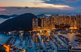 Приближающийся к Гонконгу супертайфун заставил местную биржу полностью отменить торги