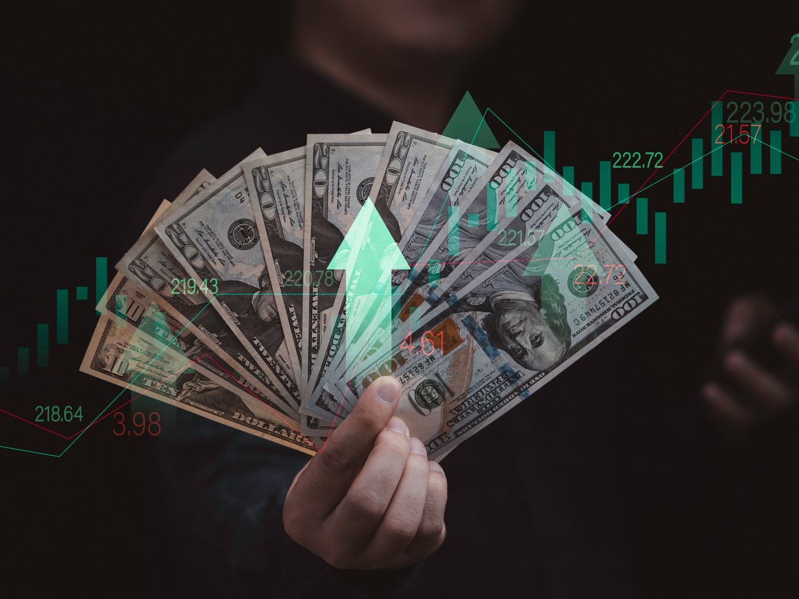 Импорт увеличивается, экспортная выручка падает: глава Минфина назвал причины роста курса доллара