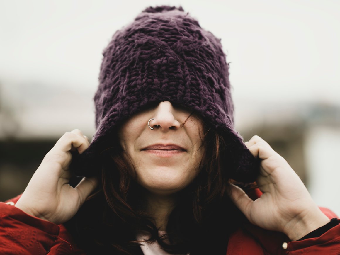 «Нельзя выходить на мороз с мокрой головой»: разбор 9 мифов о холоде