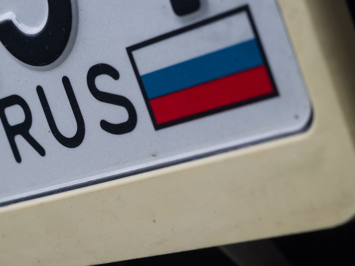 Российский флаг на автомобильных номерах станет обязательным
