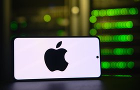 Apple планирует добавить в iPhone системы искусственного интеллекта от Google — Bloomberg