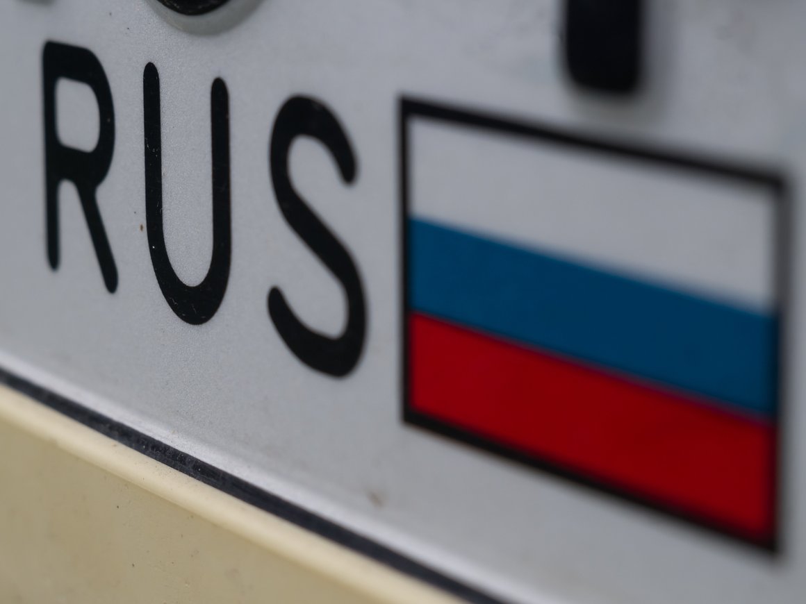 Литва потребовала вывезти с территории ЕС все машины с российскими номерами