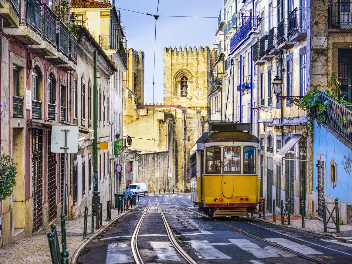 Думаете инвестировать в недвижимость за рубежом? Обратите внимание на Португалию