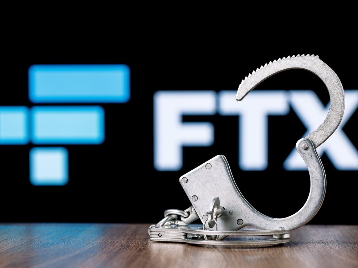 Экс-главу криптобиржи FTX Сэма Бэнкмана-Фрида выпустили из-под ареста под рекордный залог в $250 млн