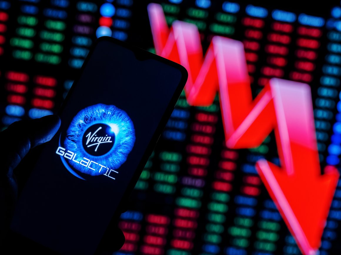 Акции Virgin Galactic упали на 8% после старта первого коммерческого суборбитального полета